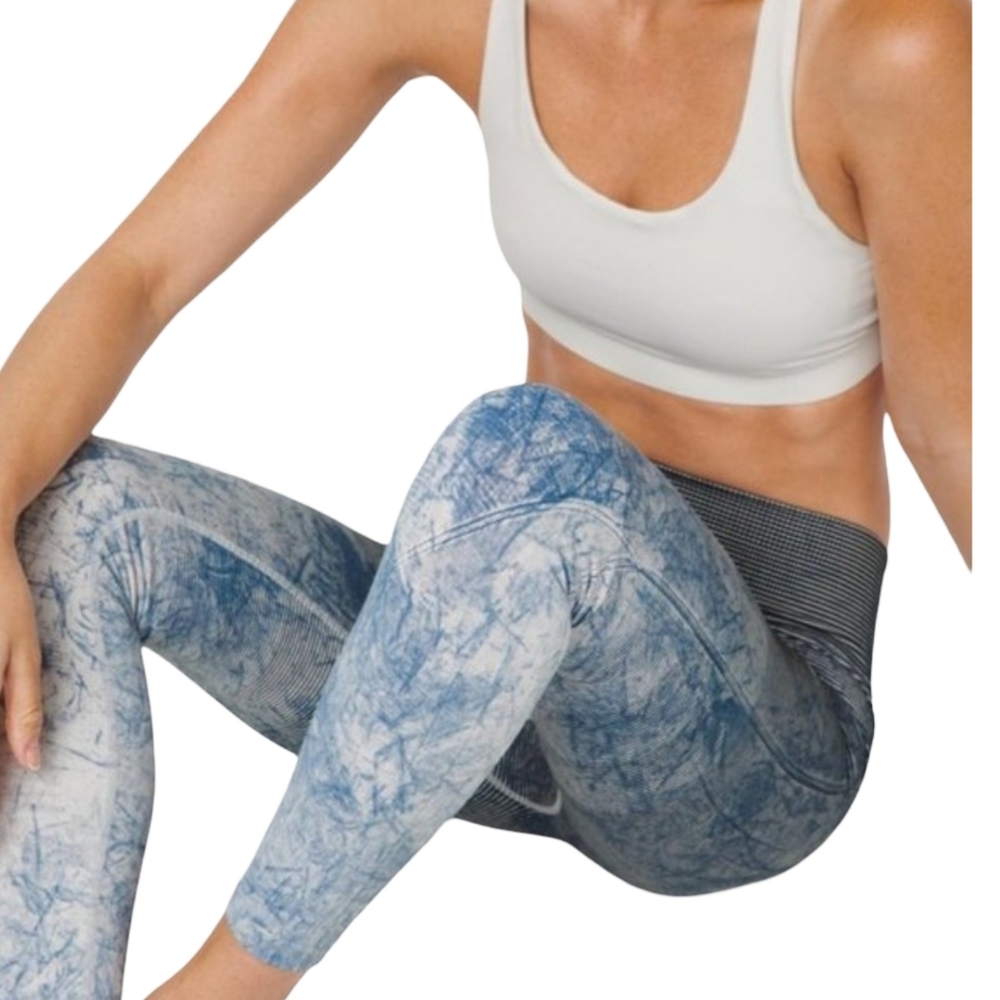 Lululemon Ebb to Train Tight in Luna Dye Wash print. Size 6